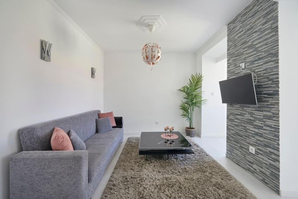 Appartement Bright Brand In Center With Ac